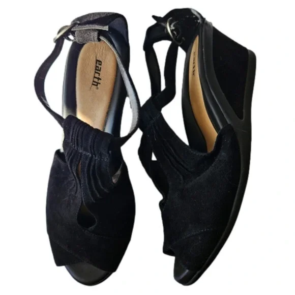 EARTH Caper Suede Wedge EUC - Picture 1 of 9